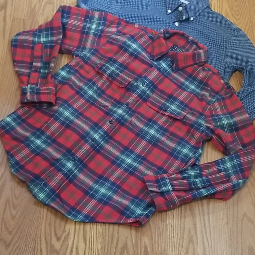 2 Abercrombie and‎ Fitch shirts xs